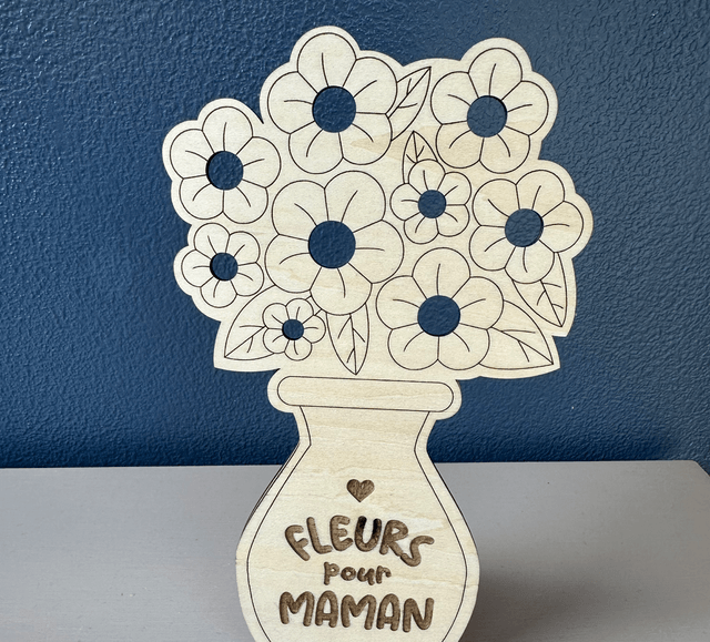 Vase en bois à compléter avec les fleurs