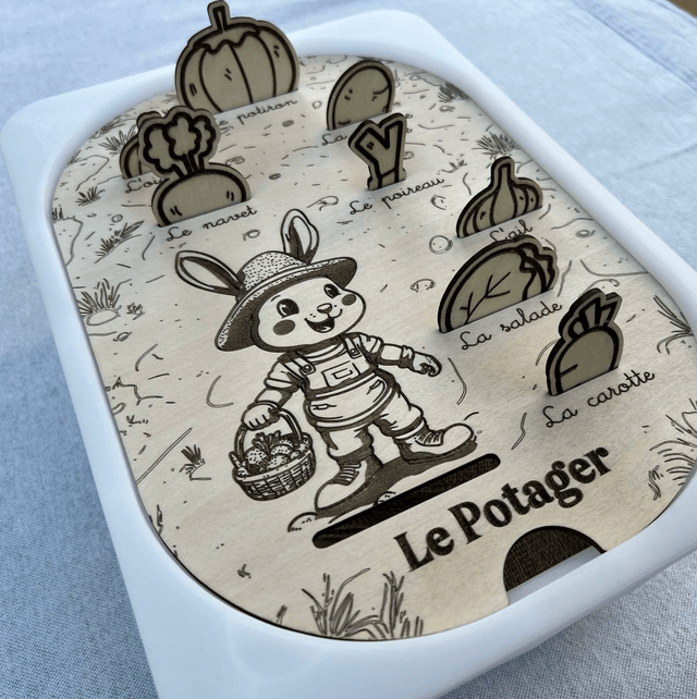 Plaque d'activité compatible avec les bac IKEA Trofast - Le Lapin et son potager sans couleur 🥕🐇