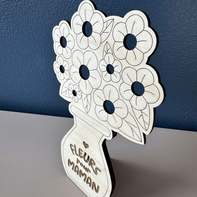 Vase en bois à compléter avec les fleurs