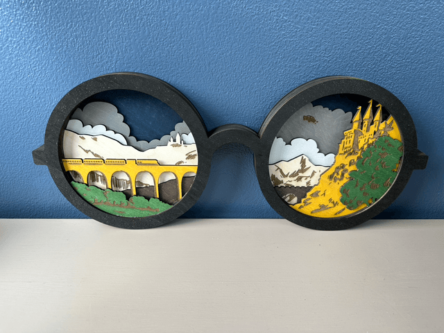 Lunettes de sorcier en bois – Scène de Poudlard